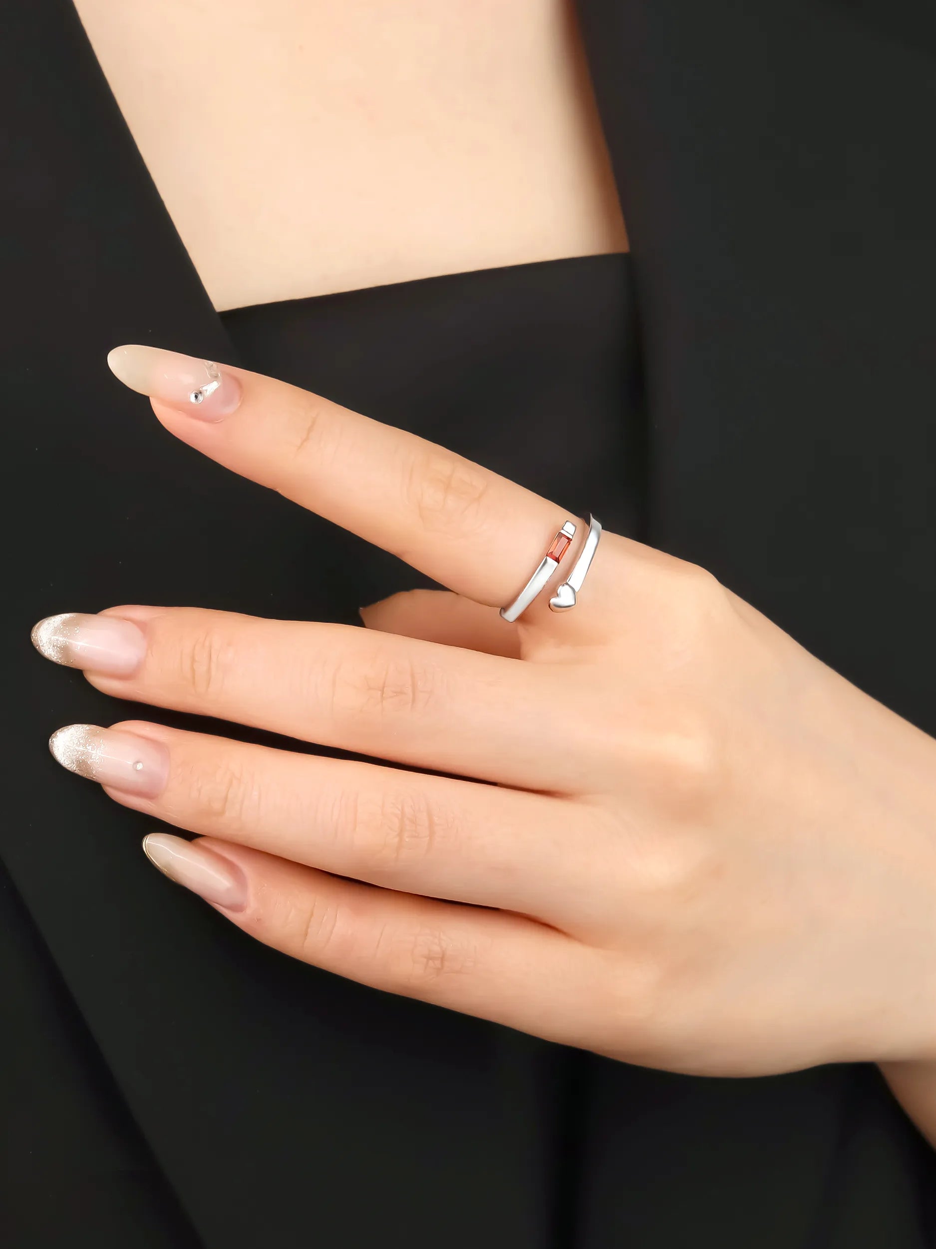 ガーネット エンブレイス ハートリング