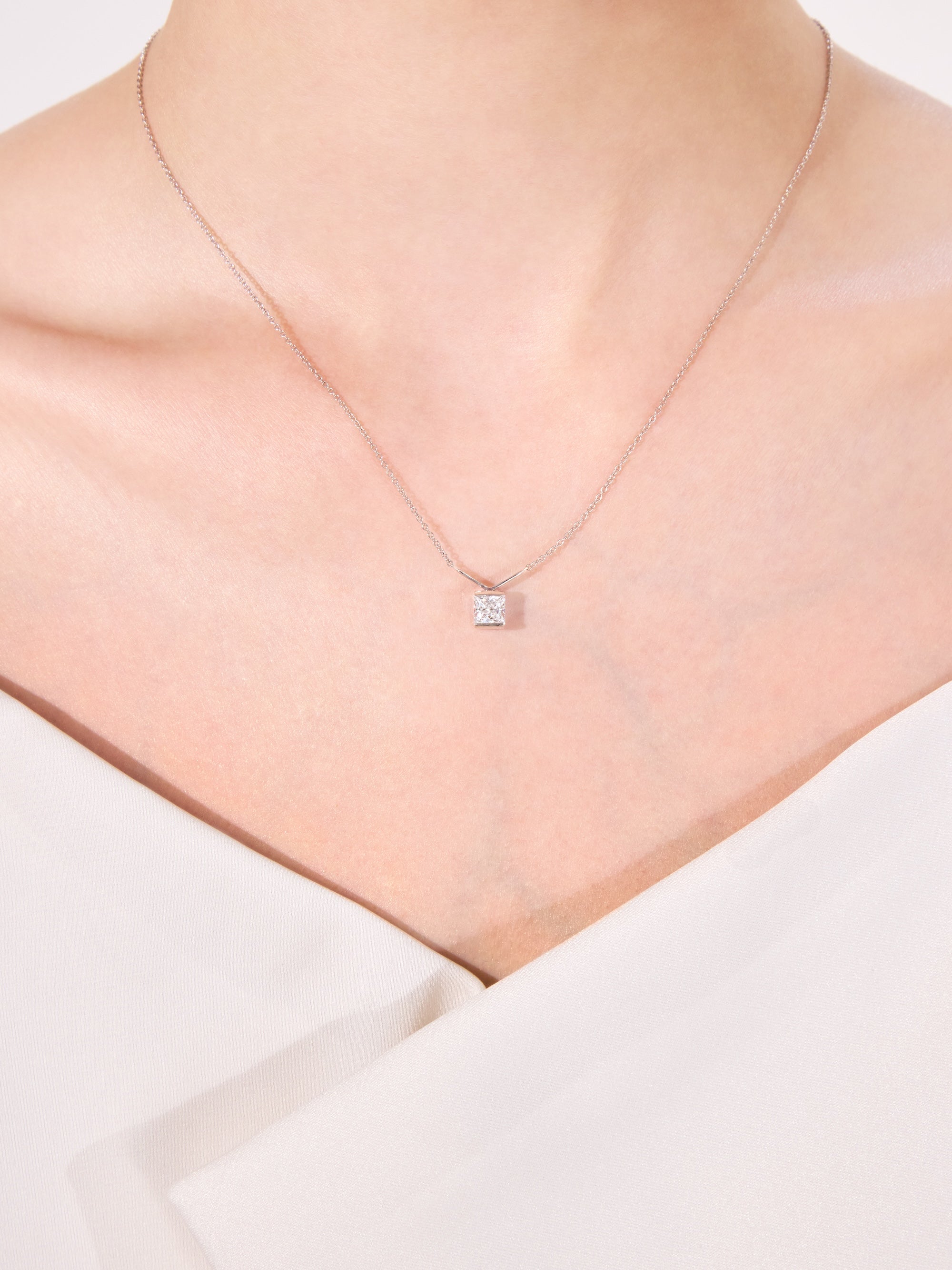 プリンセスカット Vライン ネックレス