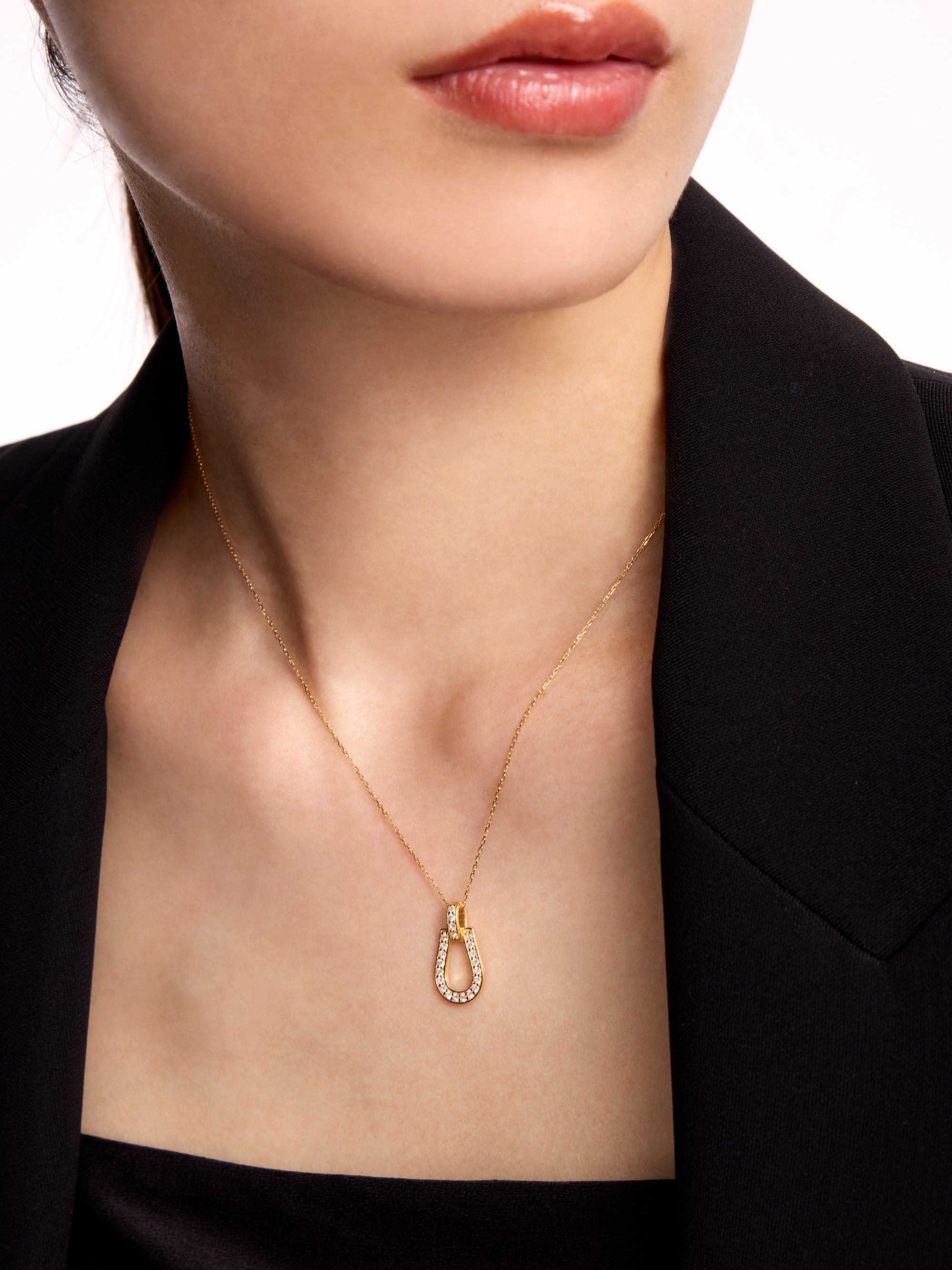 パヴェ ホースシュー ネックレス