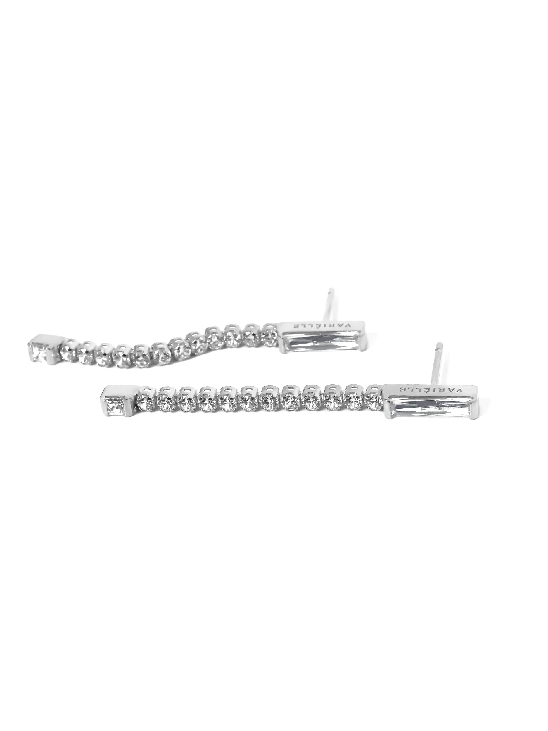 [Silk chain] バケットプリンセスカット ライン ピアス