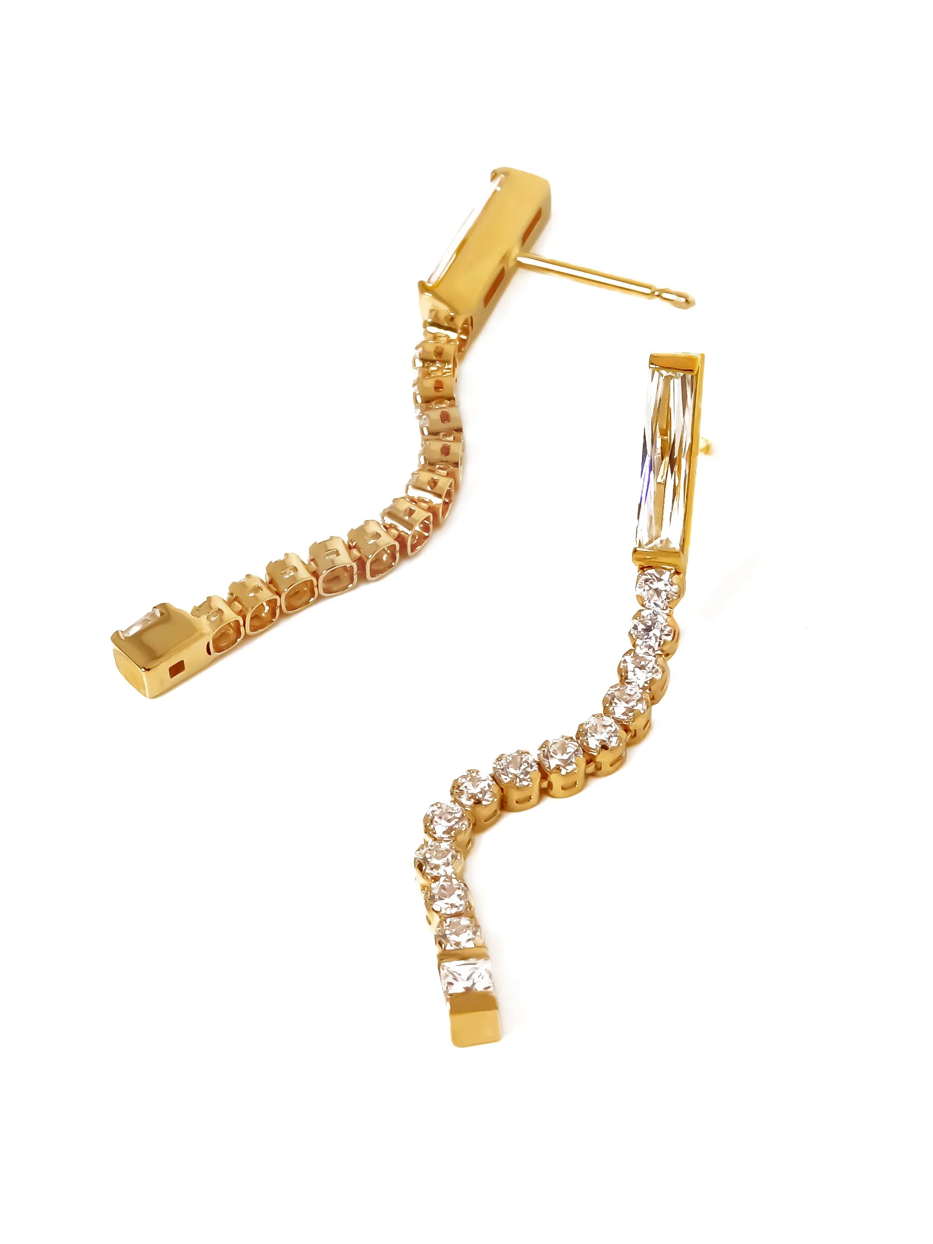 [Silk chain] バケットプリンセスカット ライン ピアス