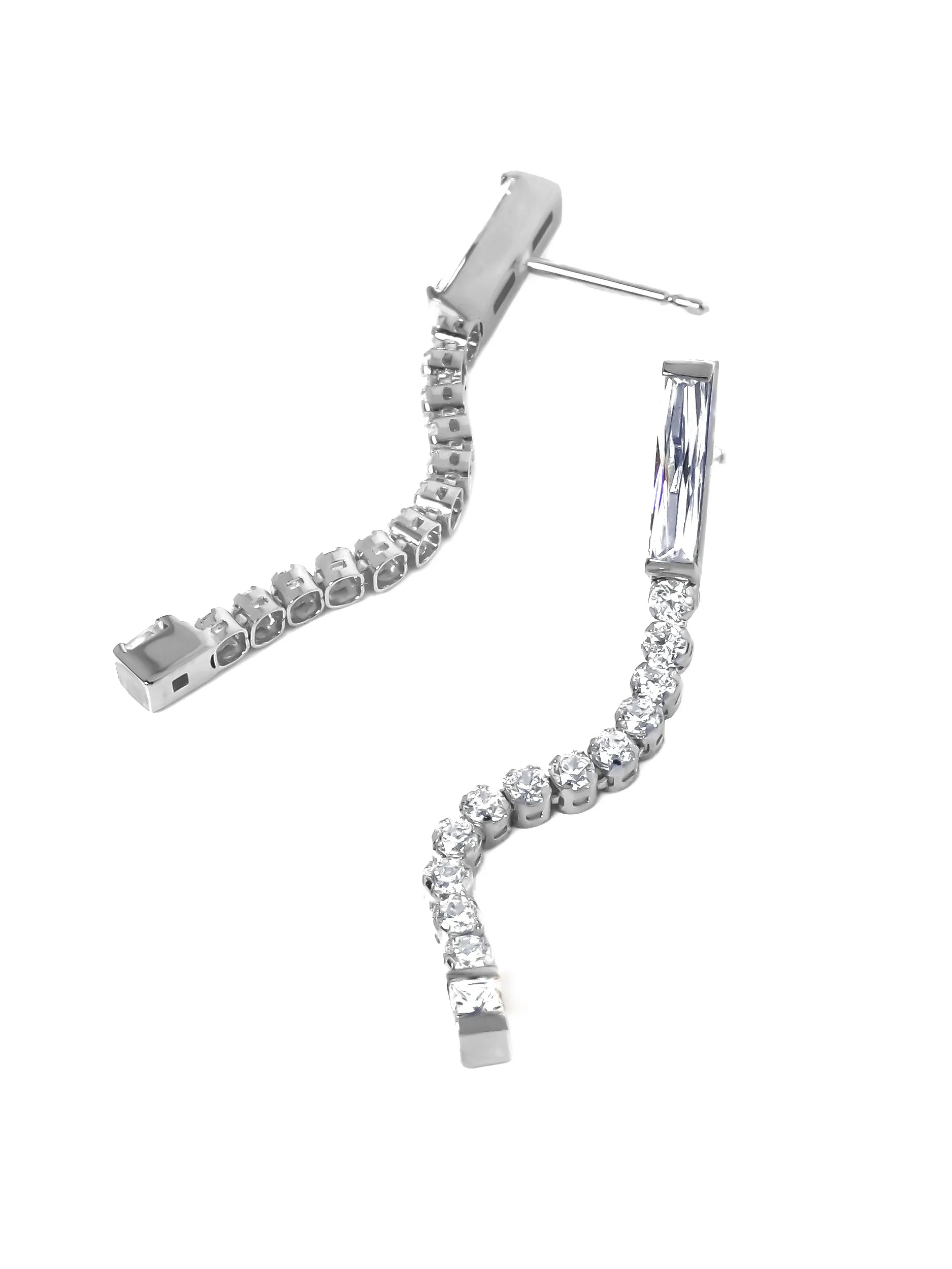 [Silk chain] バケットプリンセスカット ライン ピアス