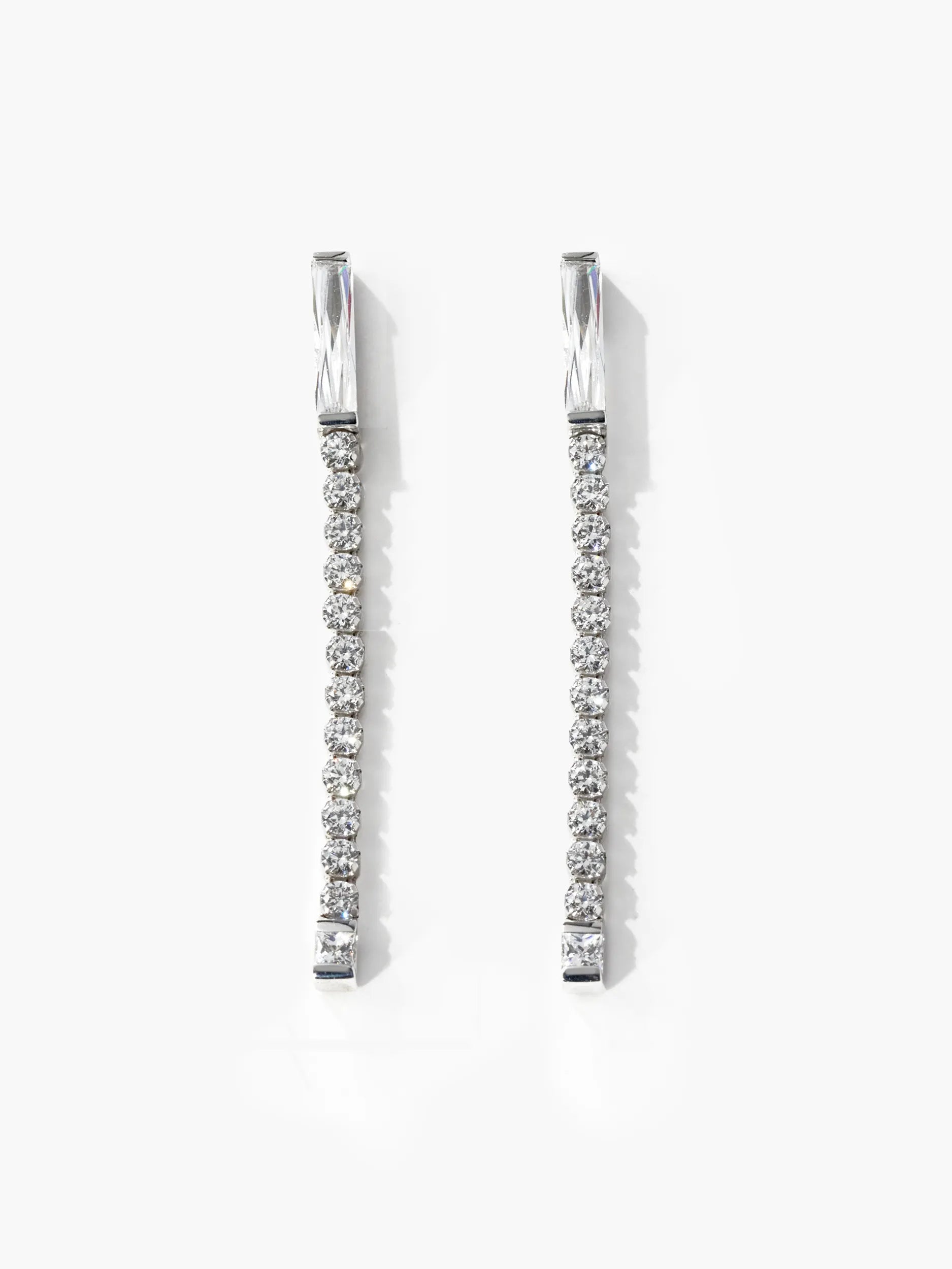 [Silk chain] バケットプリンセスカット ライン ピアス