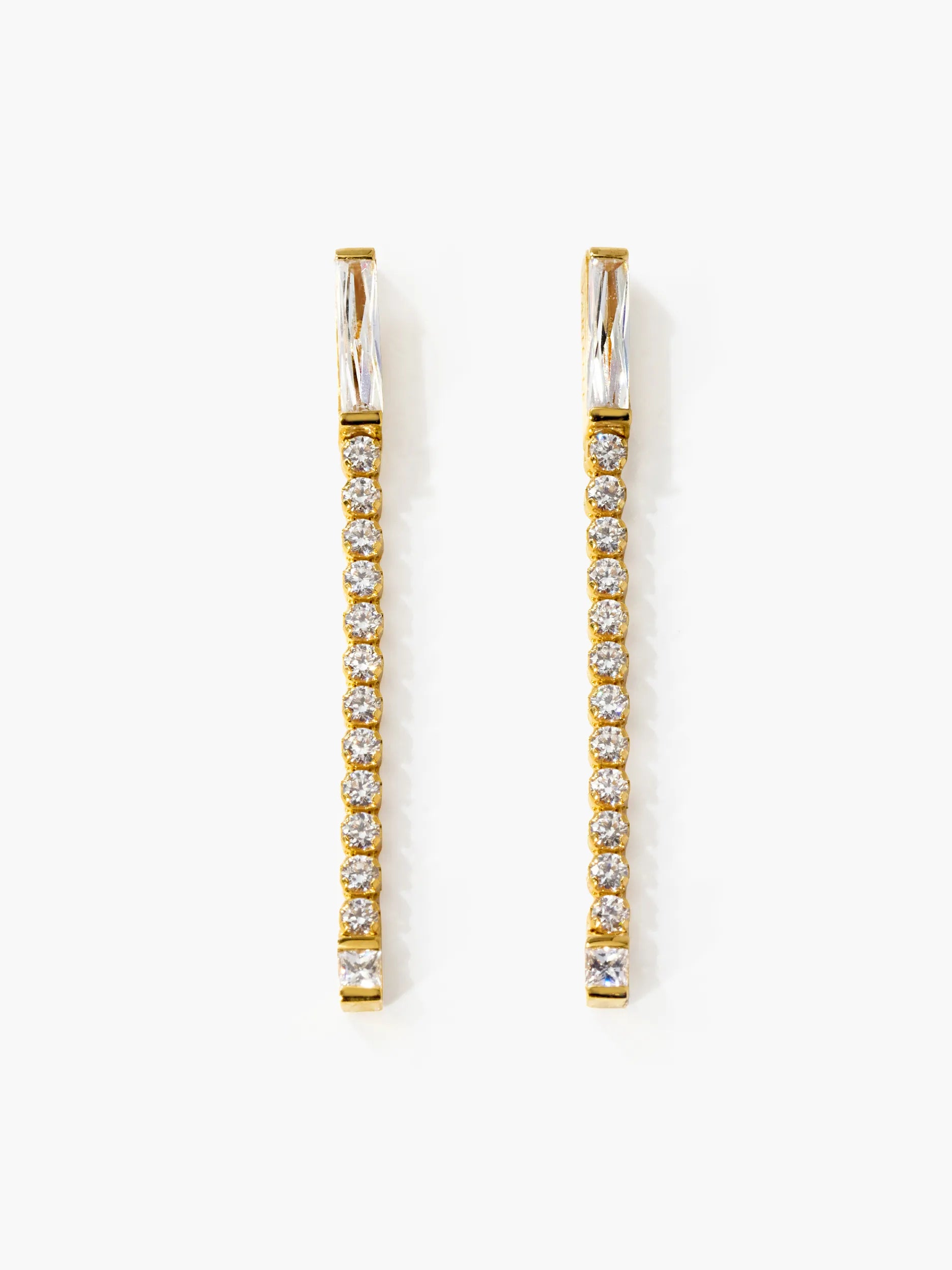 [Silk chain] バケットプリンセスカット ライン ピアス