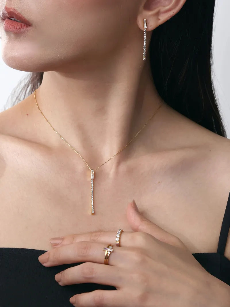 [Silk chain] バケットプリンセスカット ライン ピアス