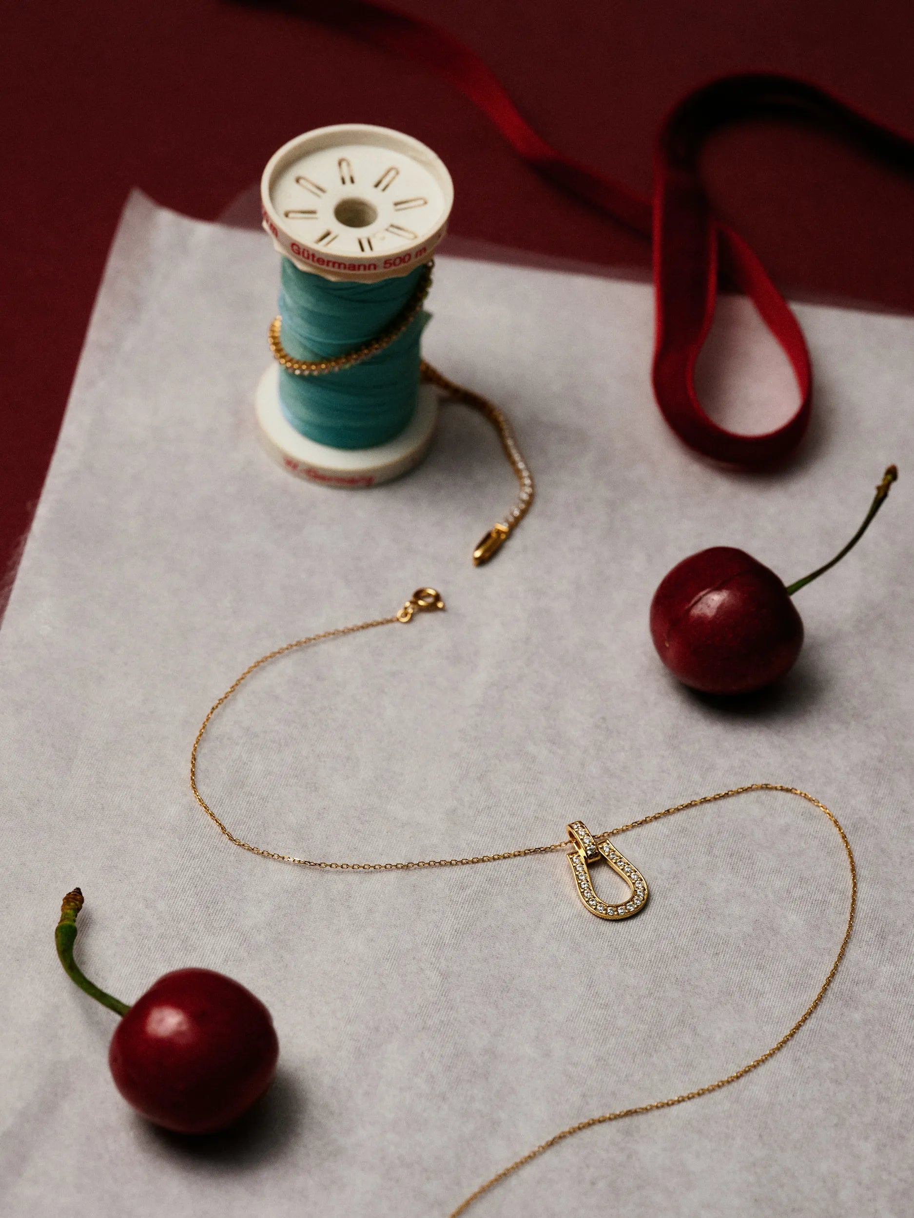 パヴェ ホースシュー ネックレス